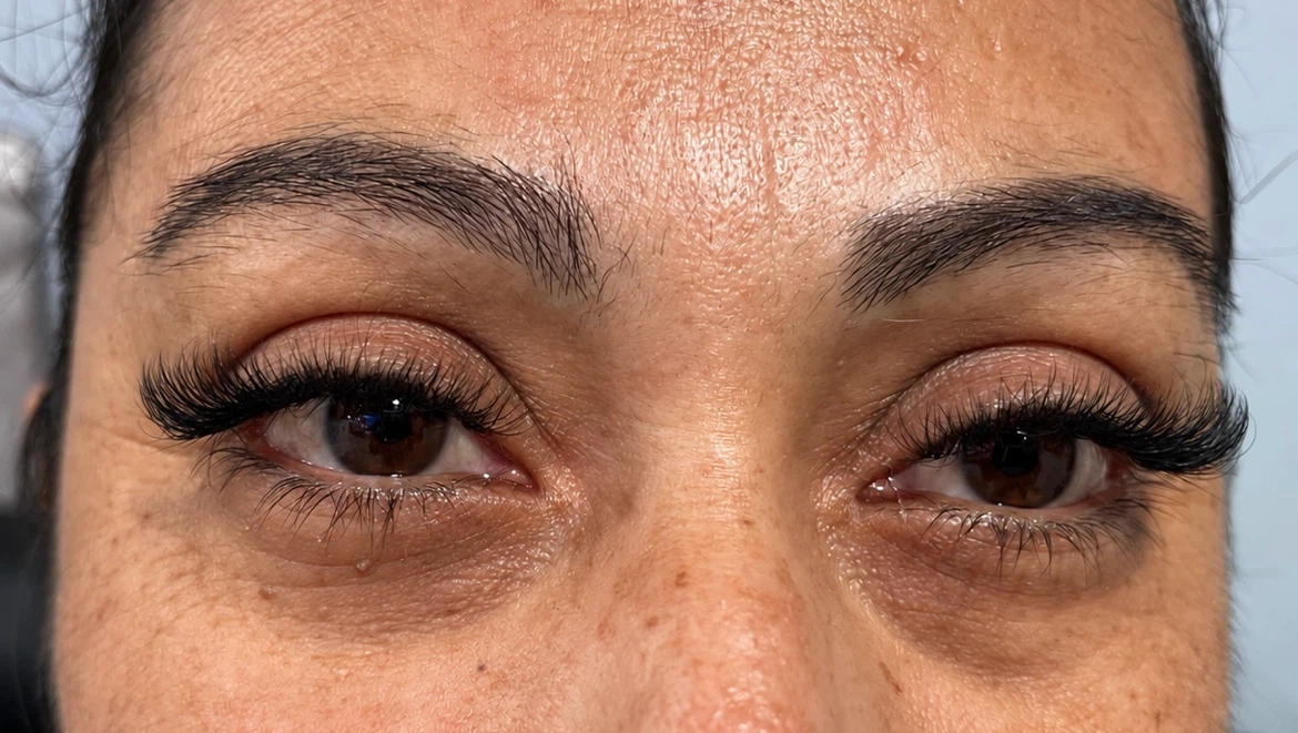 Professional Eyelash Extension Service - photo 2