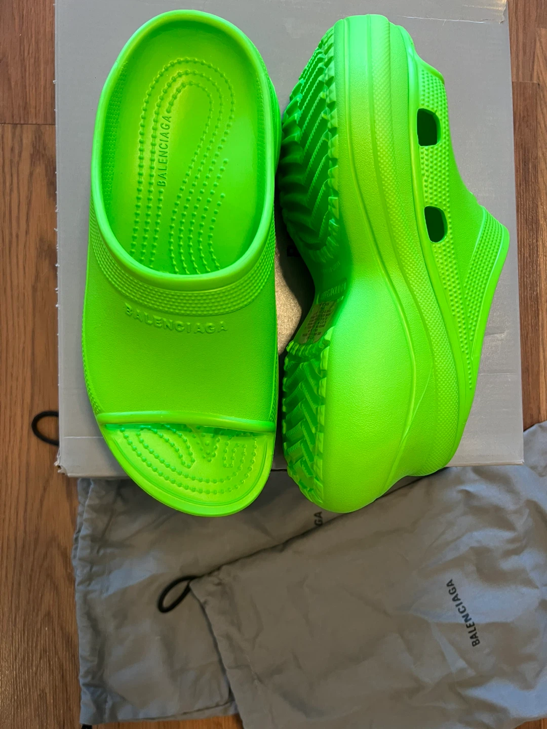 Authentic Balenciaga x Crocs Pool Slide Neon Green - photo 2