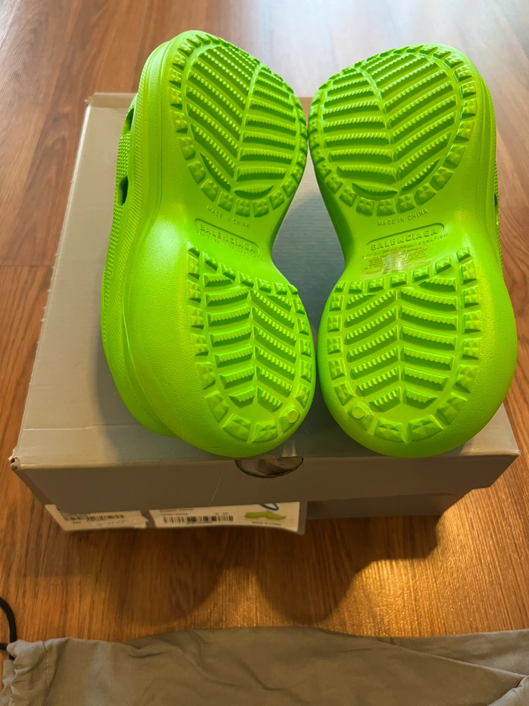 Authentic Balenciaga x Crocs Pool Slide Neon Green - photo 3