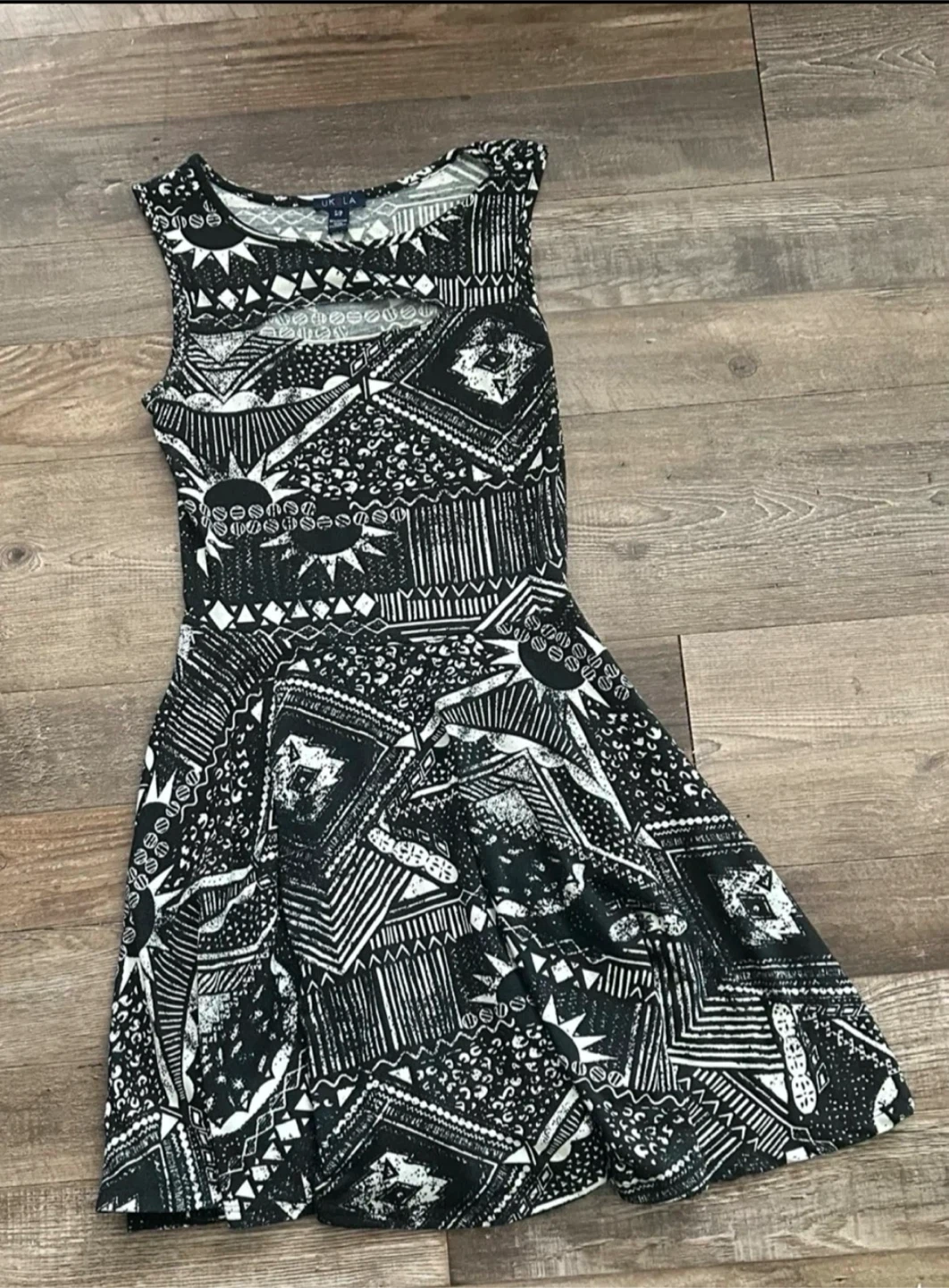 UK2LA Black and White Sleeveless Dress