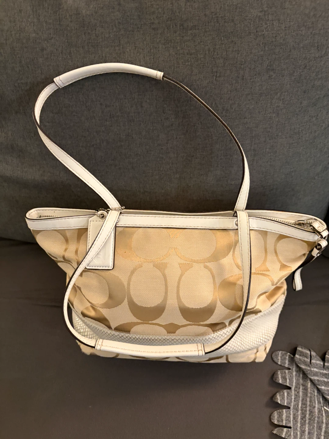 Coach Signature Tote Bag Gold and White - photo 2