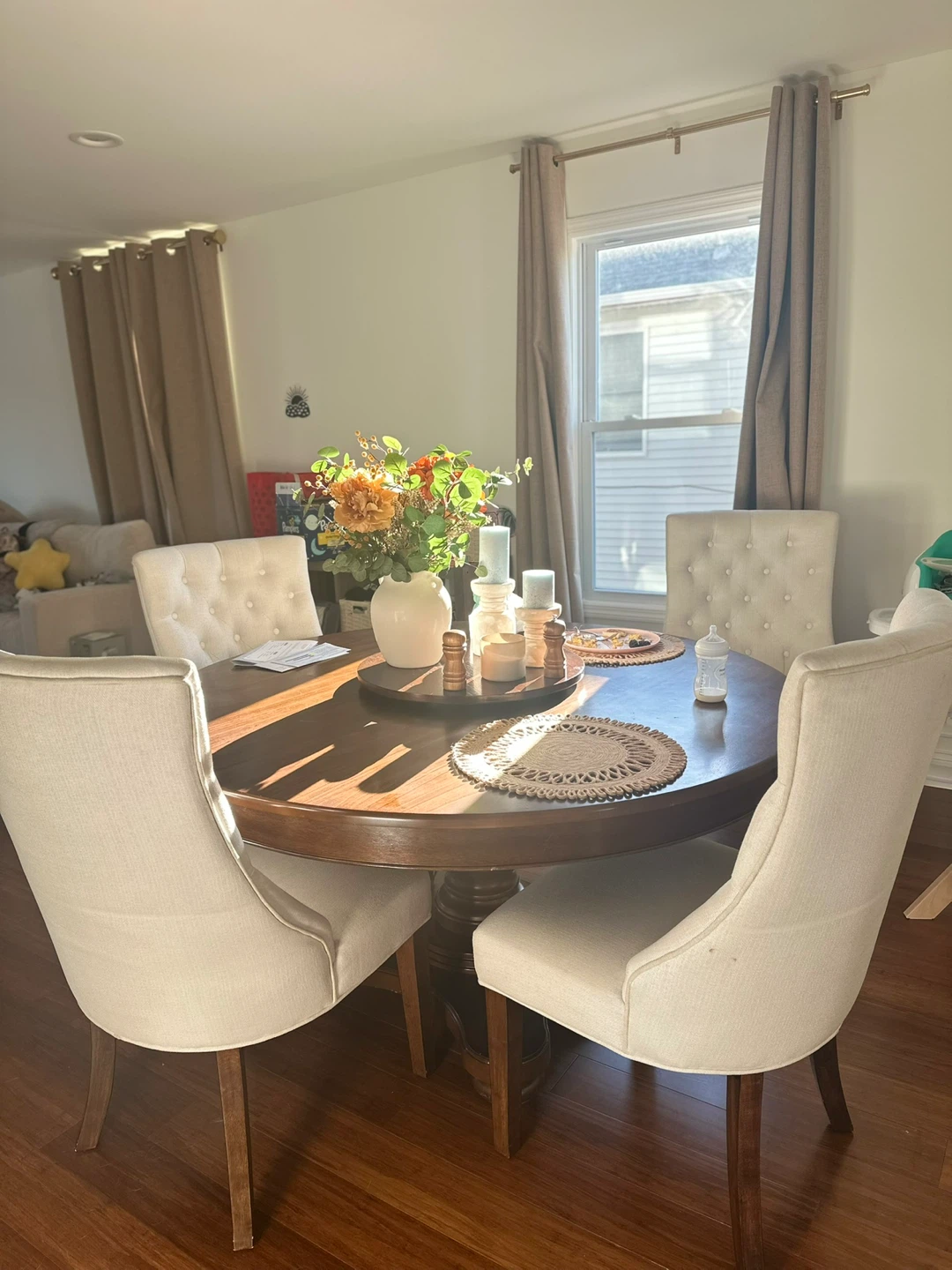 Raymour & Flanigan Round Dining Table and 4 Chairs