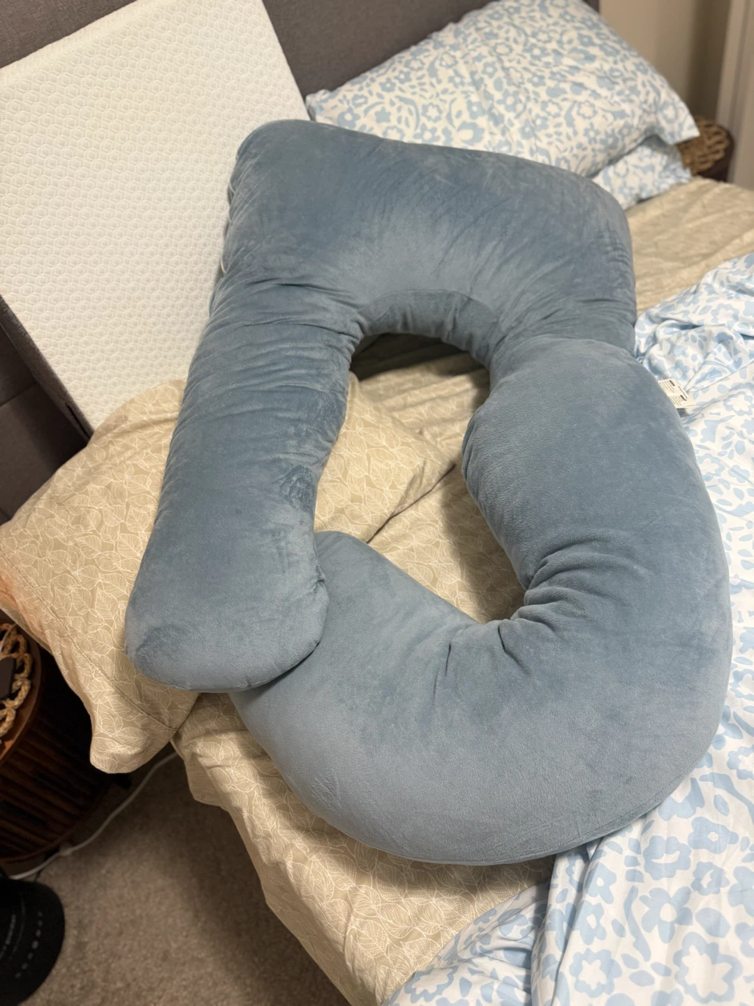 U-Shaped Pregnancy and Body Pillow