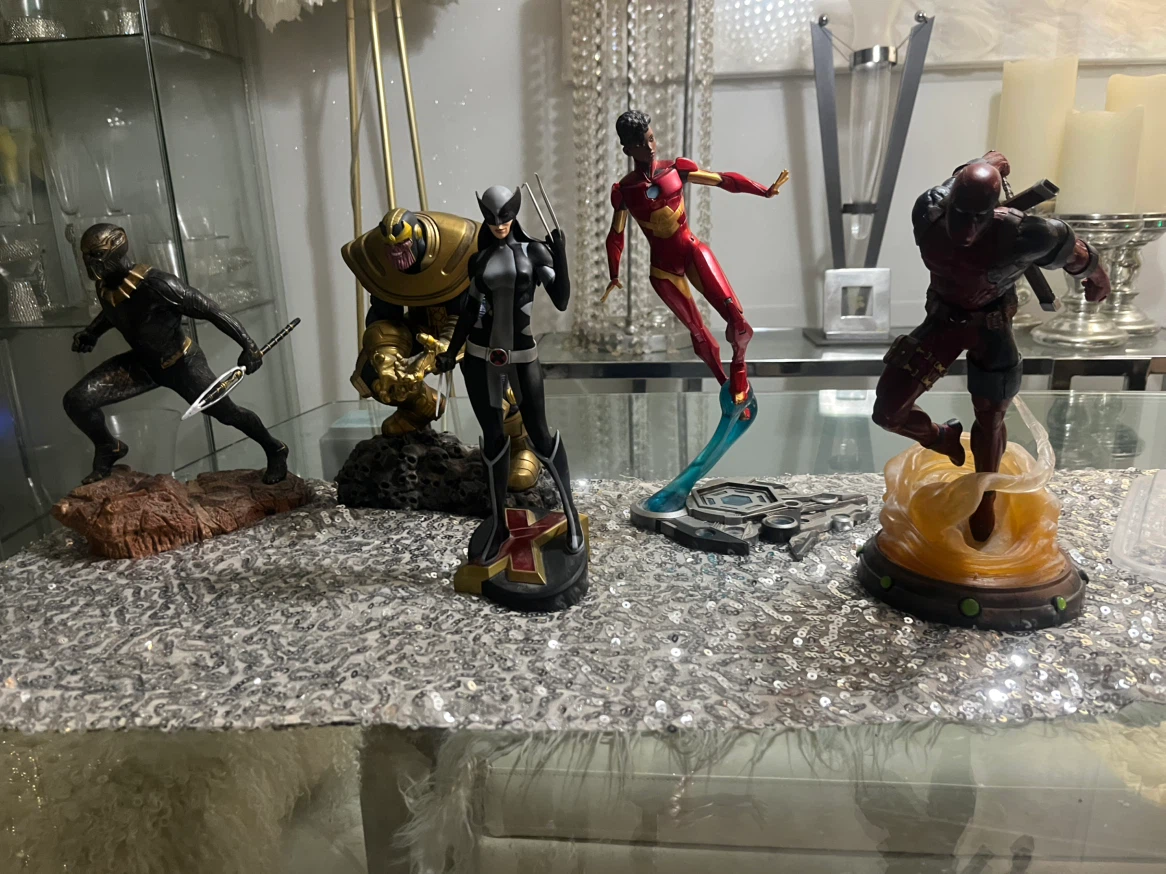 Set of 5 Marvel Superhero Statues lot 25$ each