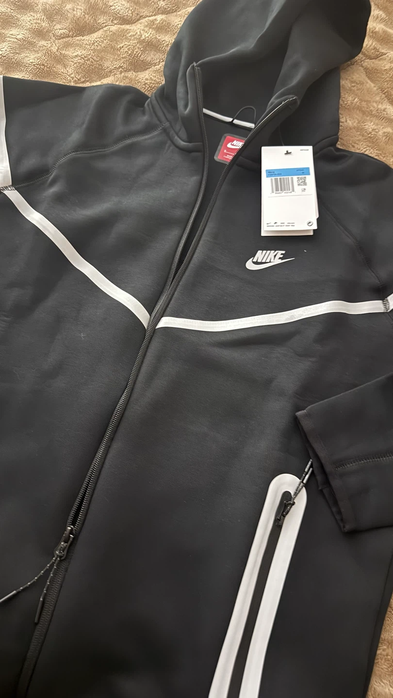 Nike Tech Fleece Full-Zip Hoodie - Black - Size Medium