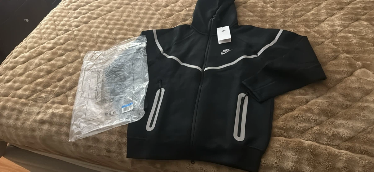 Nike Tech Fleece Full-Zip Hoodie - Black - Size Medium - photo 4