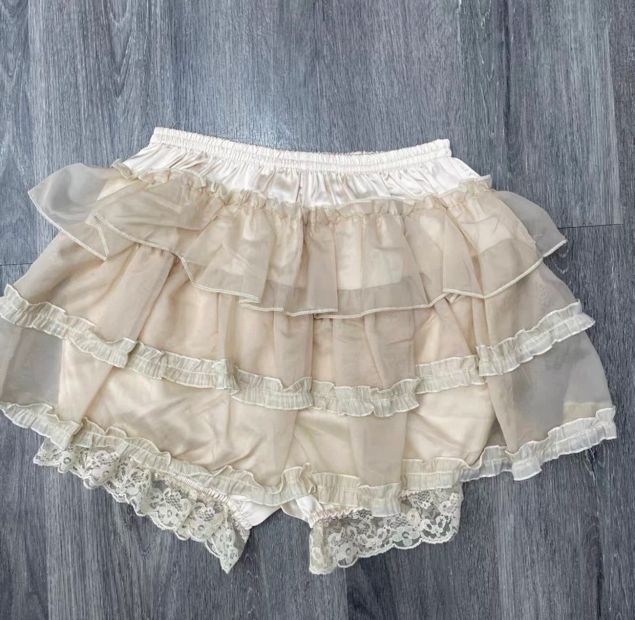 Cream frilled bloomers shorts