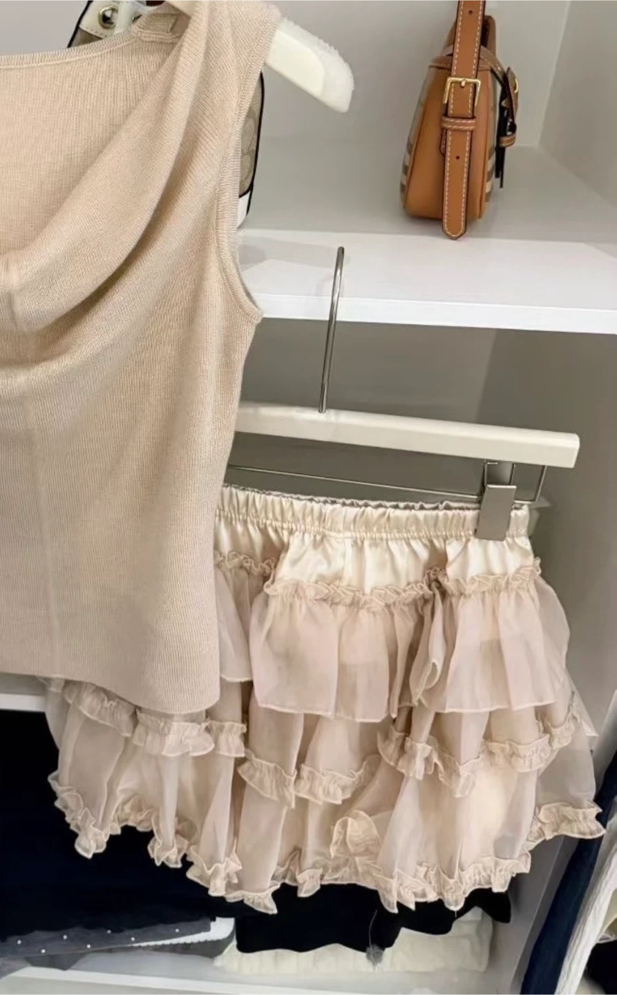 Cream frilled bloomers shorts - photo 2