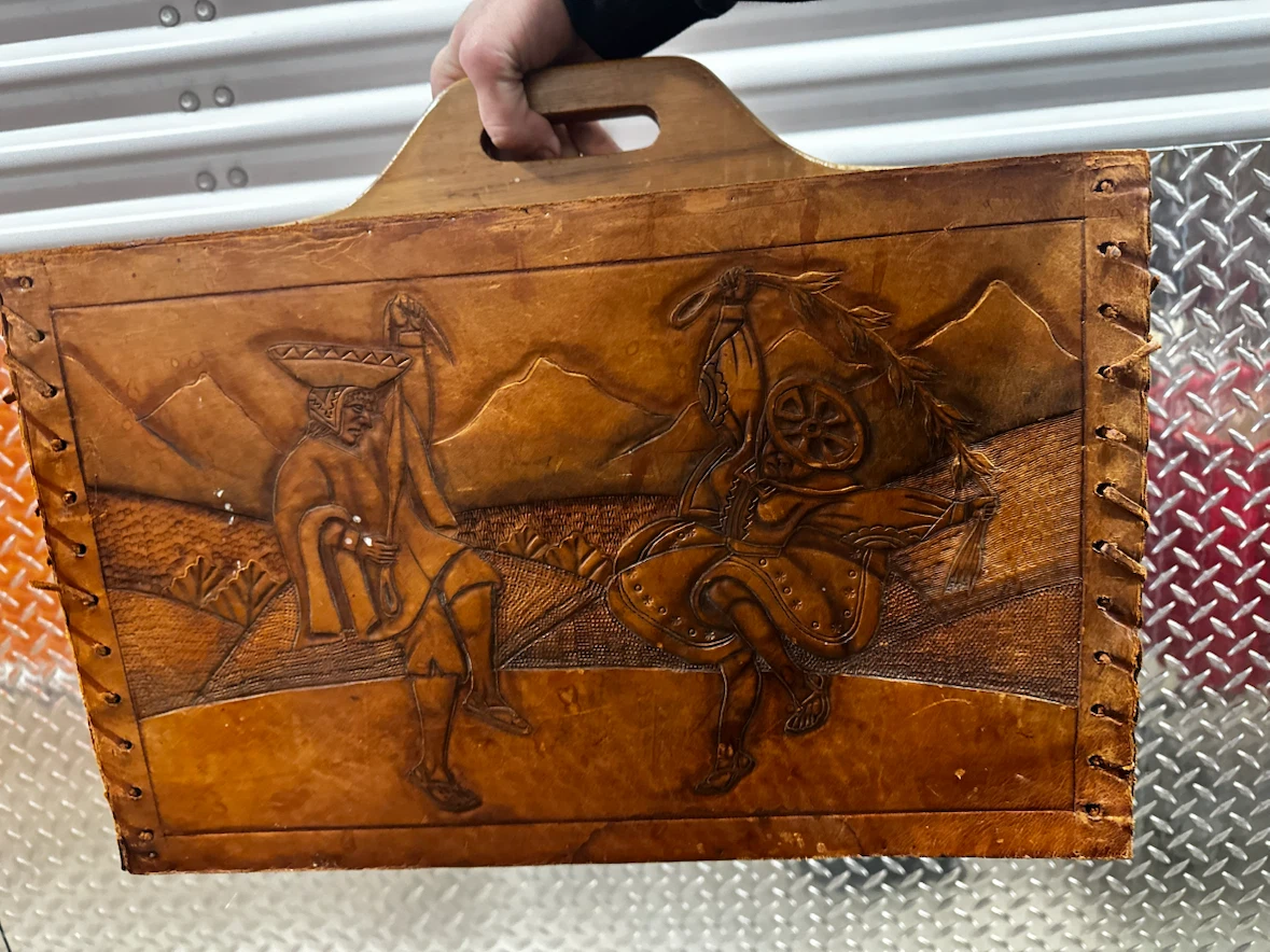 Vintage Peruvian Tooled Leather Magazine / Record Holder - photo 3