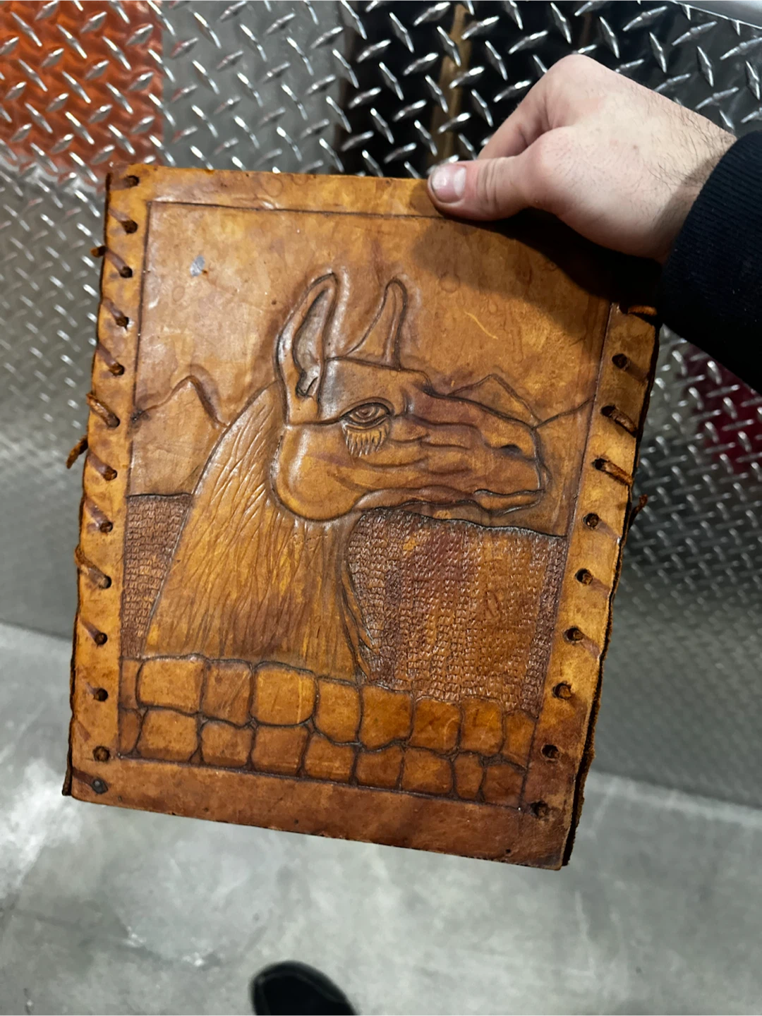 Vintage Peruvian Tooled Leather Magazine / Record Holder - photo 4