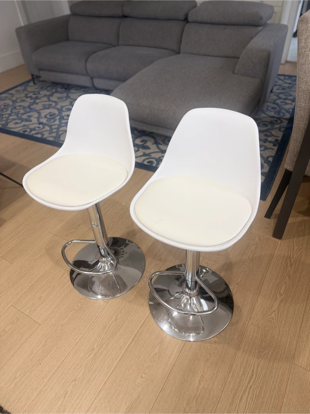 Set of Two Modern White Bar Stools - photo 2