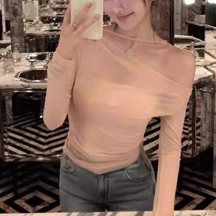 Off-the-shoulder mesh long sleeve top （ the outer)