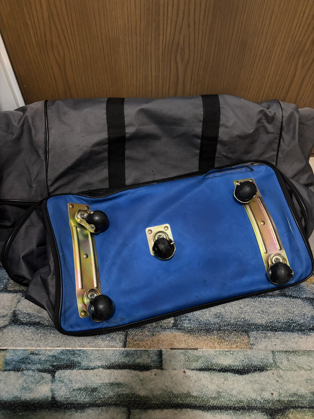 Rolling travel duffel bag - photo 3