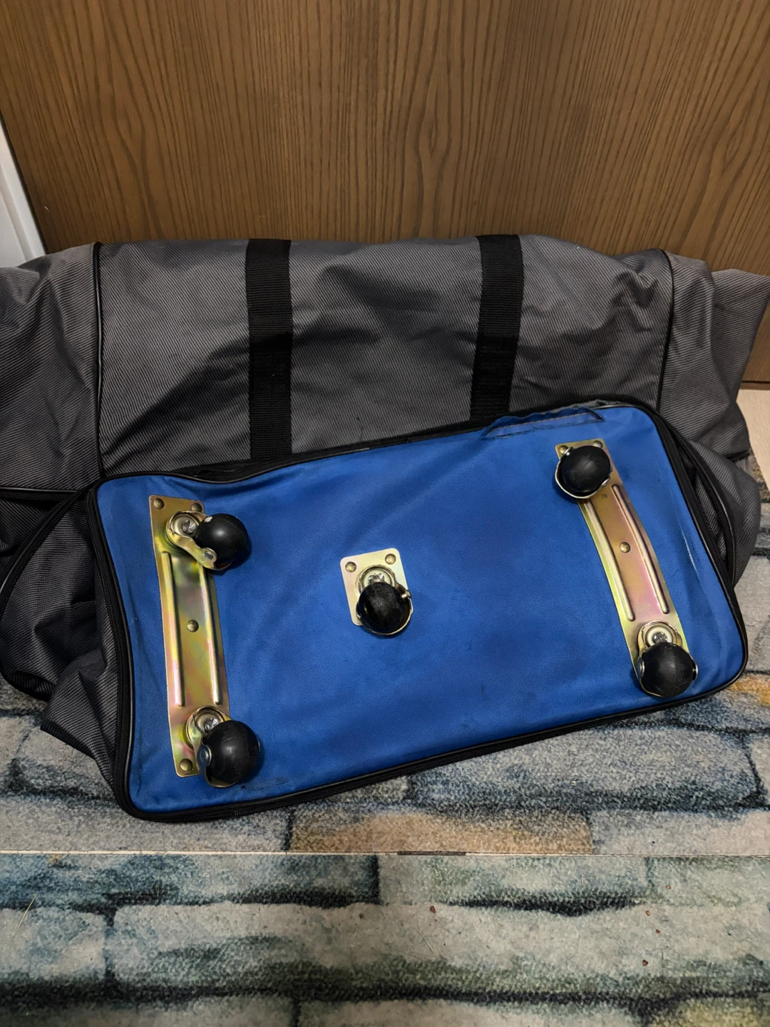 Rolling travel duffel bag - photo 4