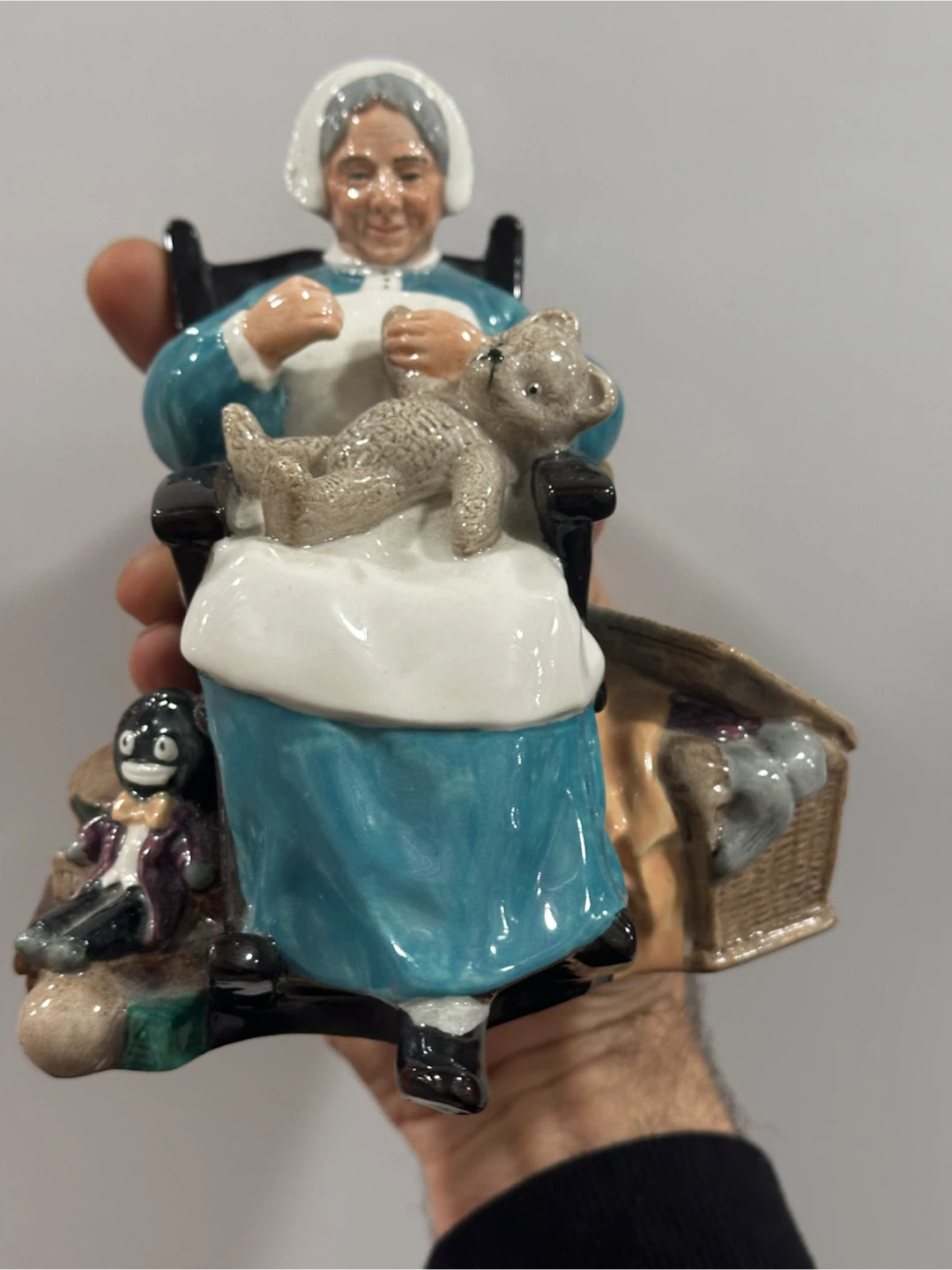 Vintage Royal Doulton Nanny HN 2221 Figurine 1957 - photo 2