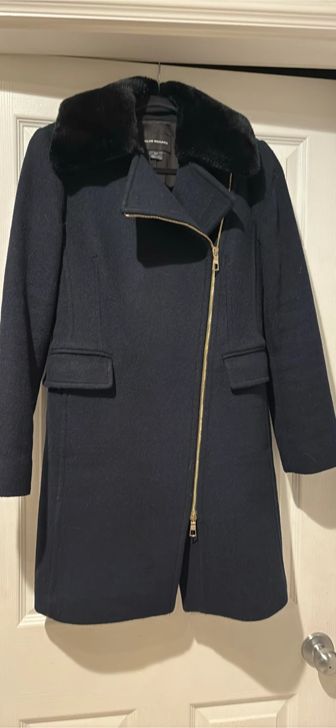 Club Monaco Wool Coat with elegant Fur Collar