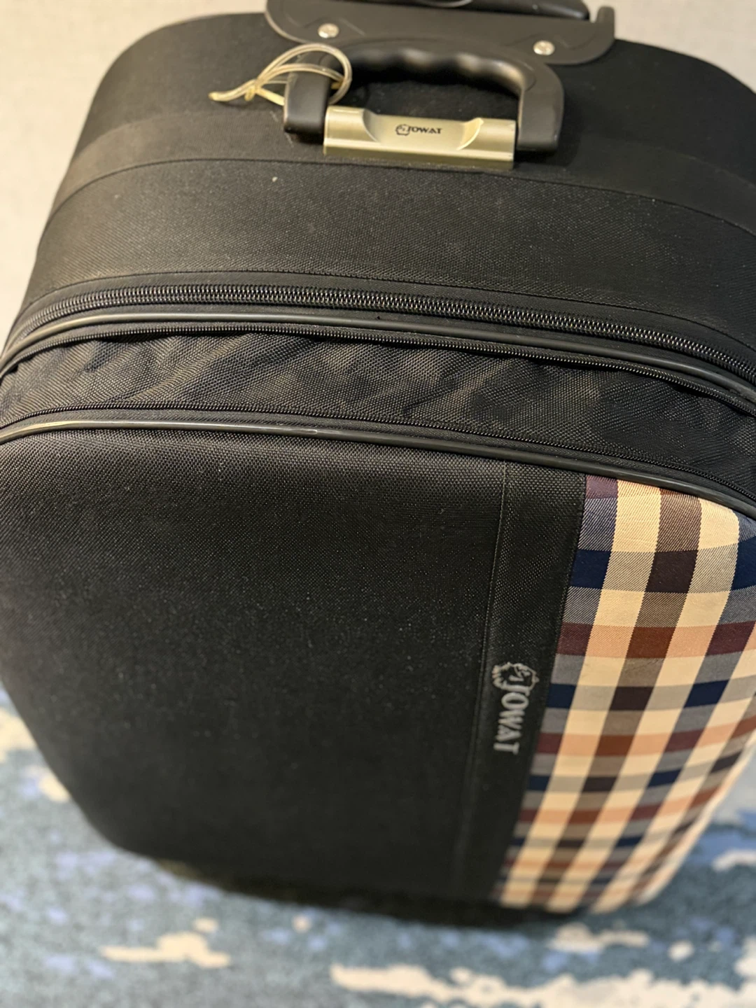 Jowat Rolling Suitcase