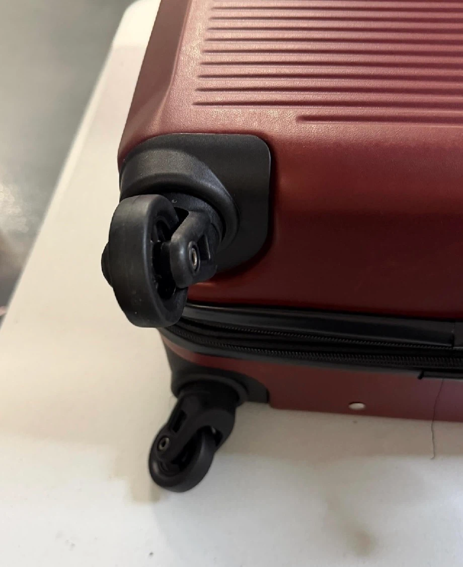 20" Maroon Upright Suitcase- New - photo 4