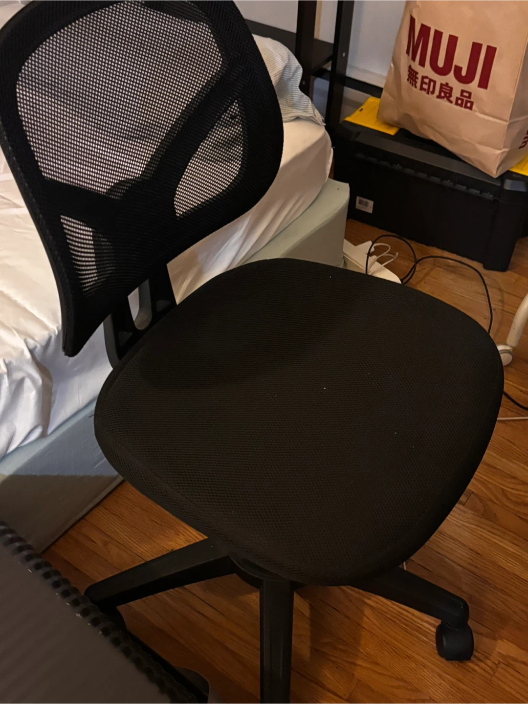 free Black Mesh Office Chair