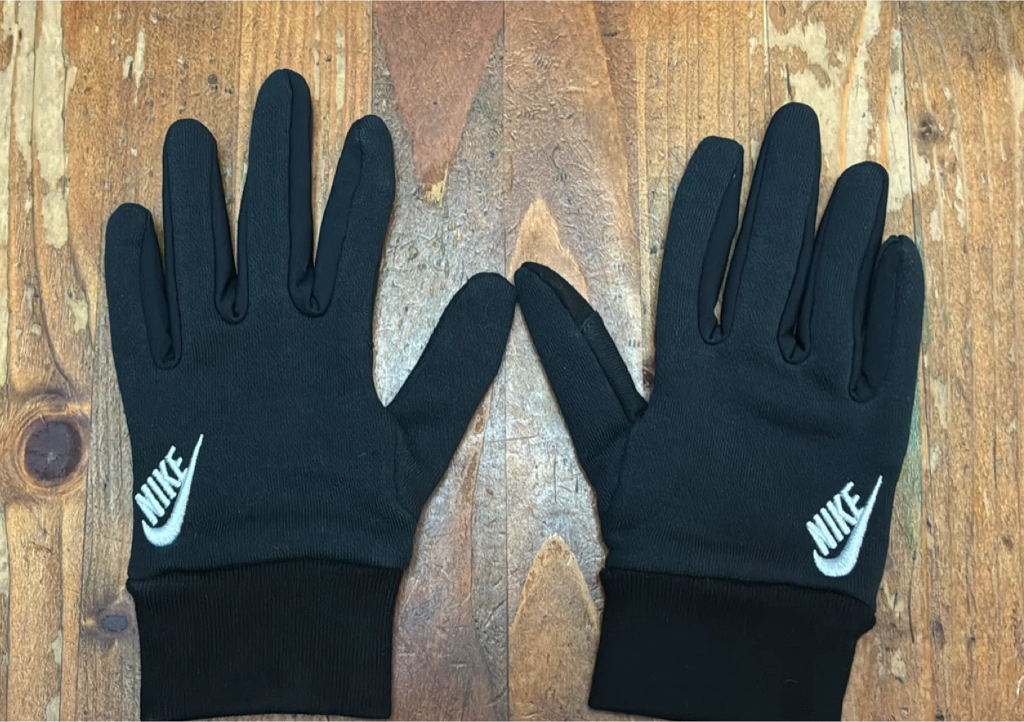New Nike black youth med (10-12) gloves