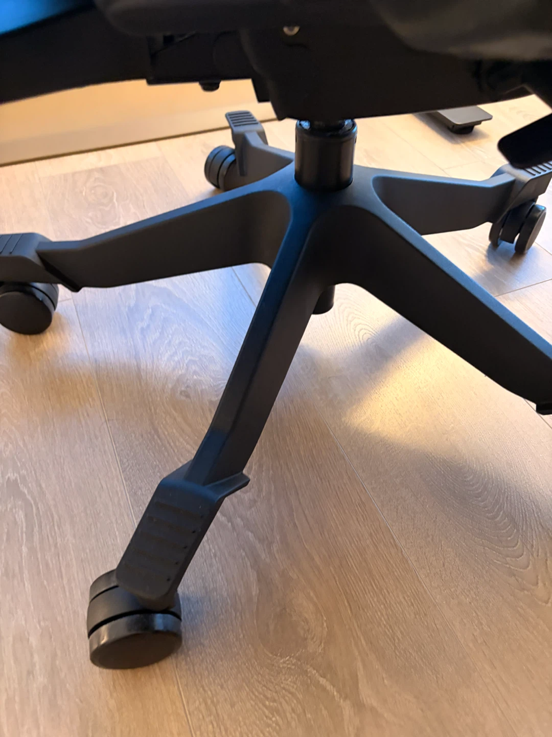 Flexispot 4D ergonomic office chair - photo 3