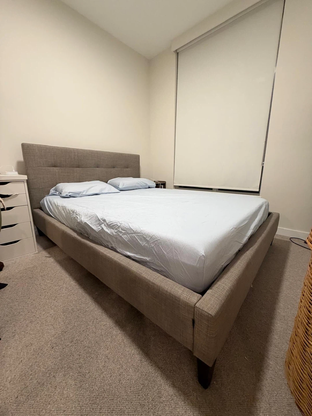 Queen bed with head board - photo 2