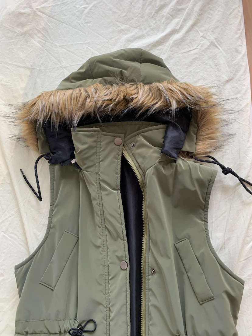 Olive green hooded vest - photo 4