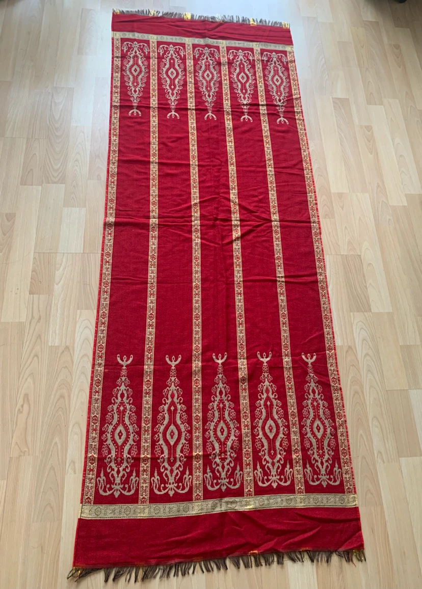 Brand new Red & Gold Table Runner