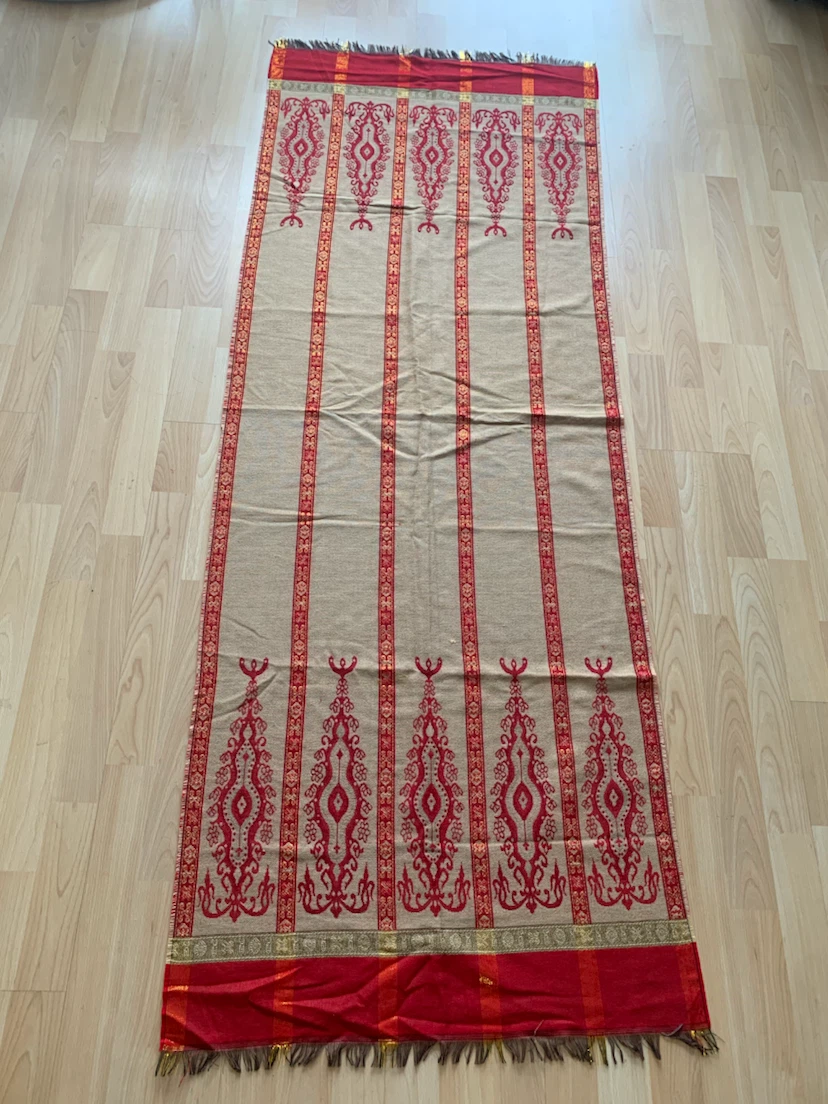 Brand new Red & Gold Table Runner - photo 2