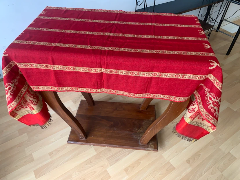 Brand new Red & Gold Table Runner - photo 3