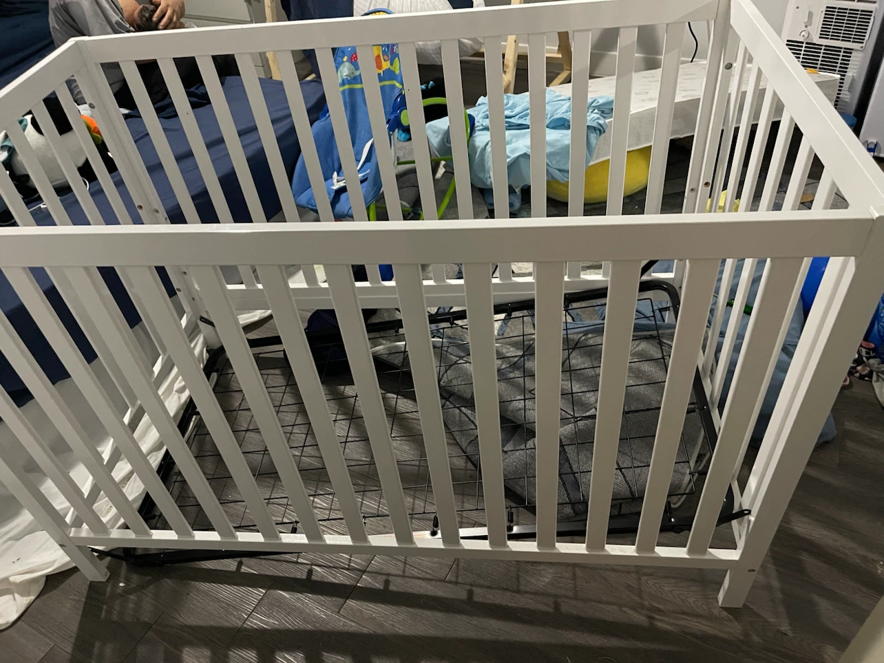 White baby crib - photo 4