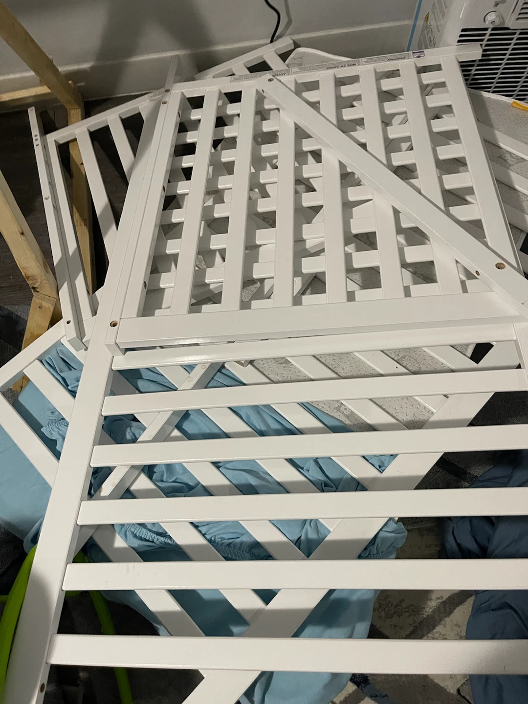 White baby crib - photo 5