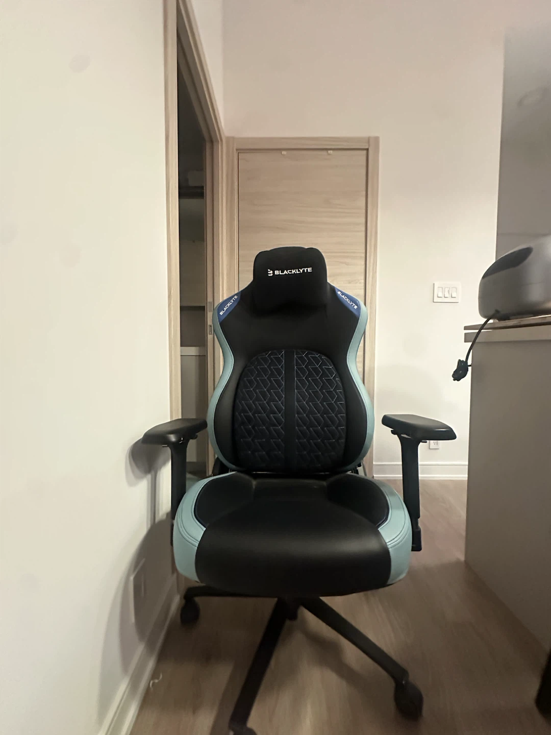 Blacklyte Gaming Chair - photo 2