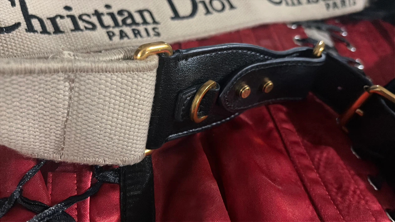 Christian Dior w/mini AirPods purse from “streetchic” line - photo 5