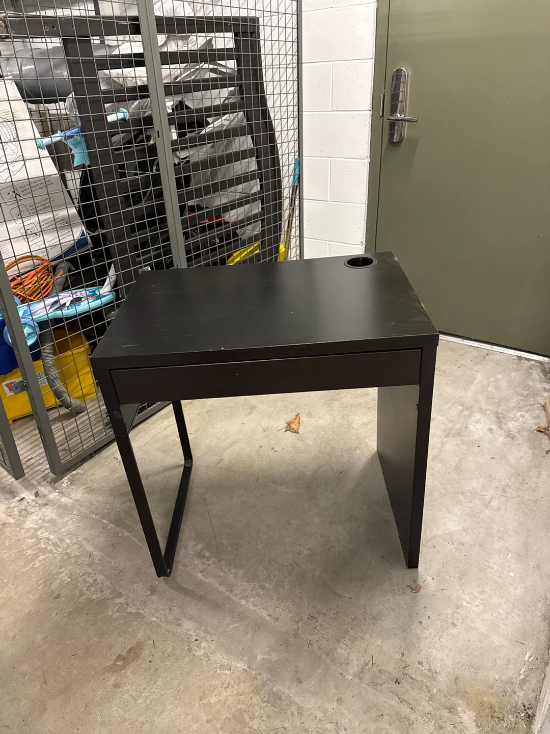 IKEA MICKE Desk in Black-brown
