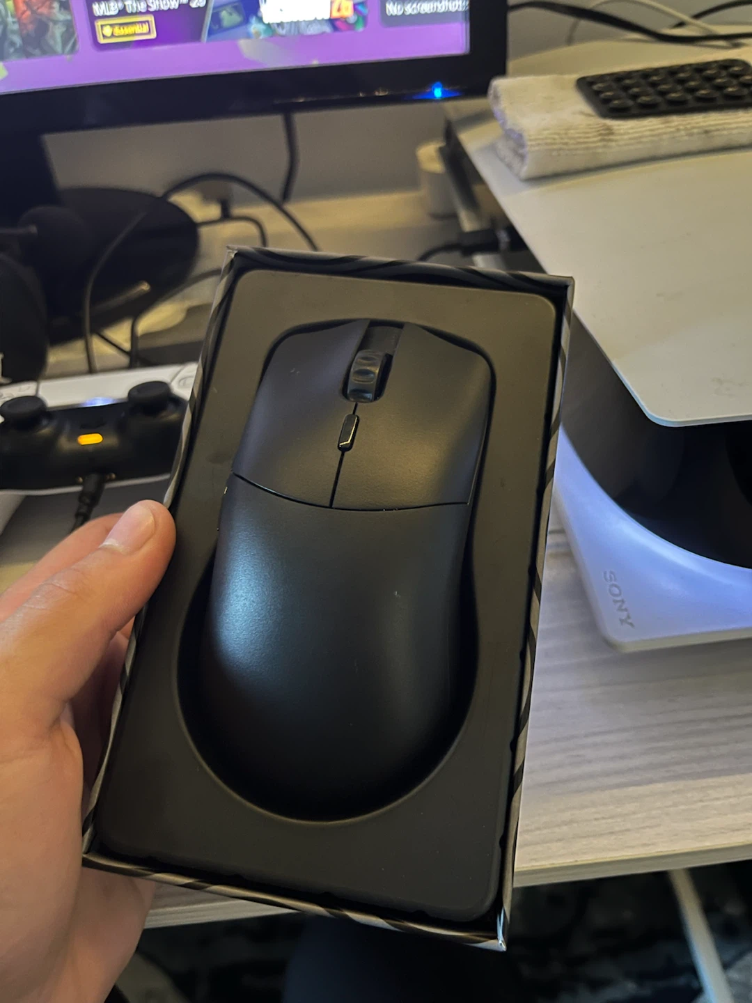 Glorious Model O 2 Pro Wireless Gaming Mouse - photo 2
