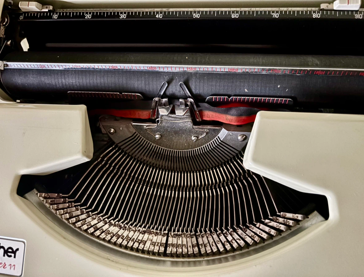 Brother 1971 Charger 11 Portable Manual Typewriter - photo 5