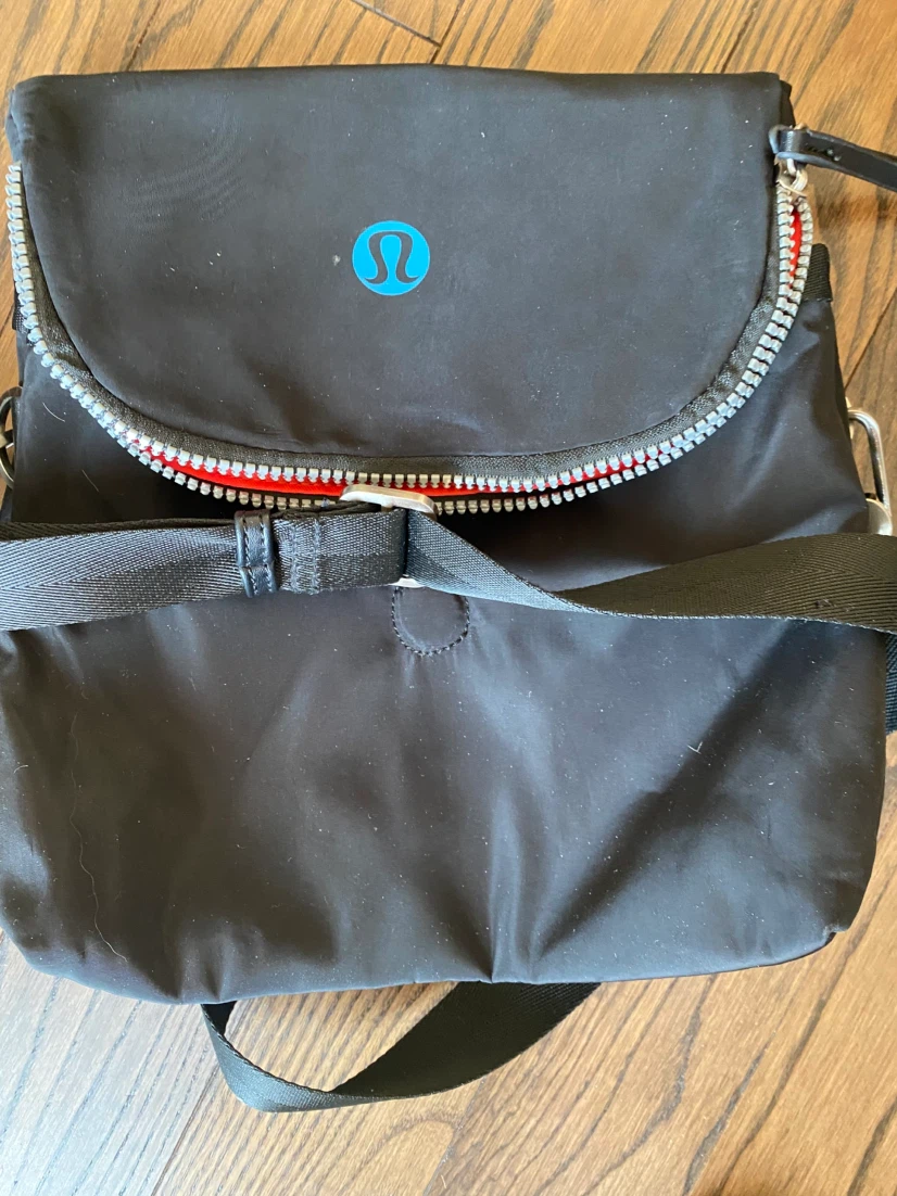 Lululemon Black Crossbody Bag - photo 2