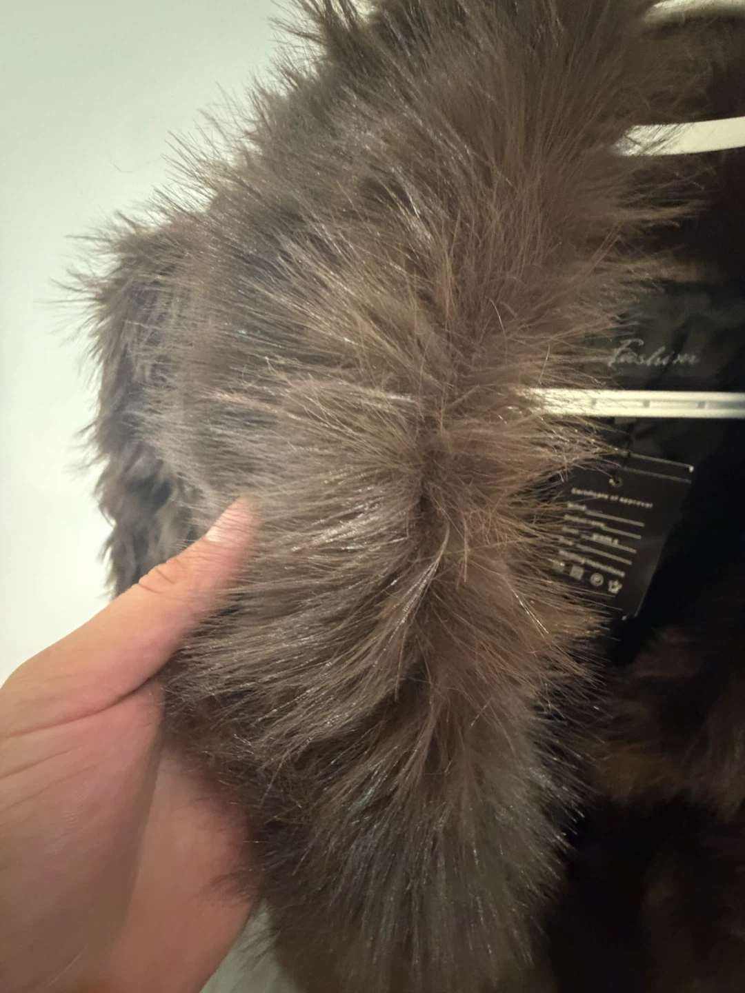 Fashionable faux fur coat - photo 2