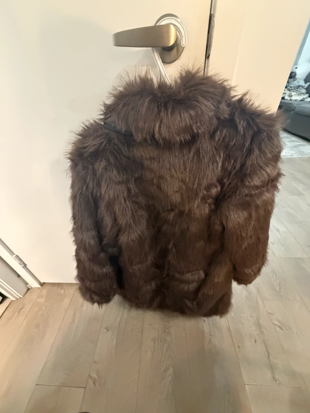 Fashionable faux fur coat - photo 5