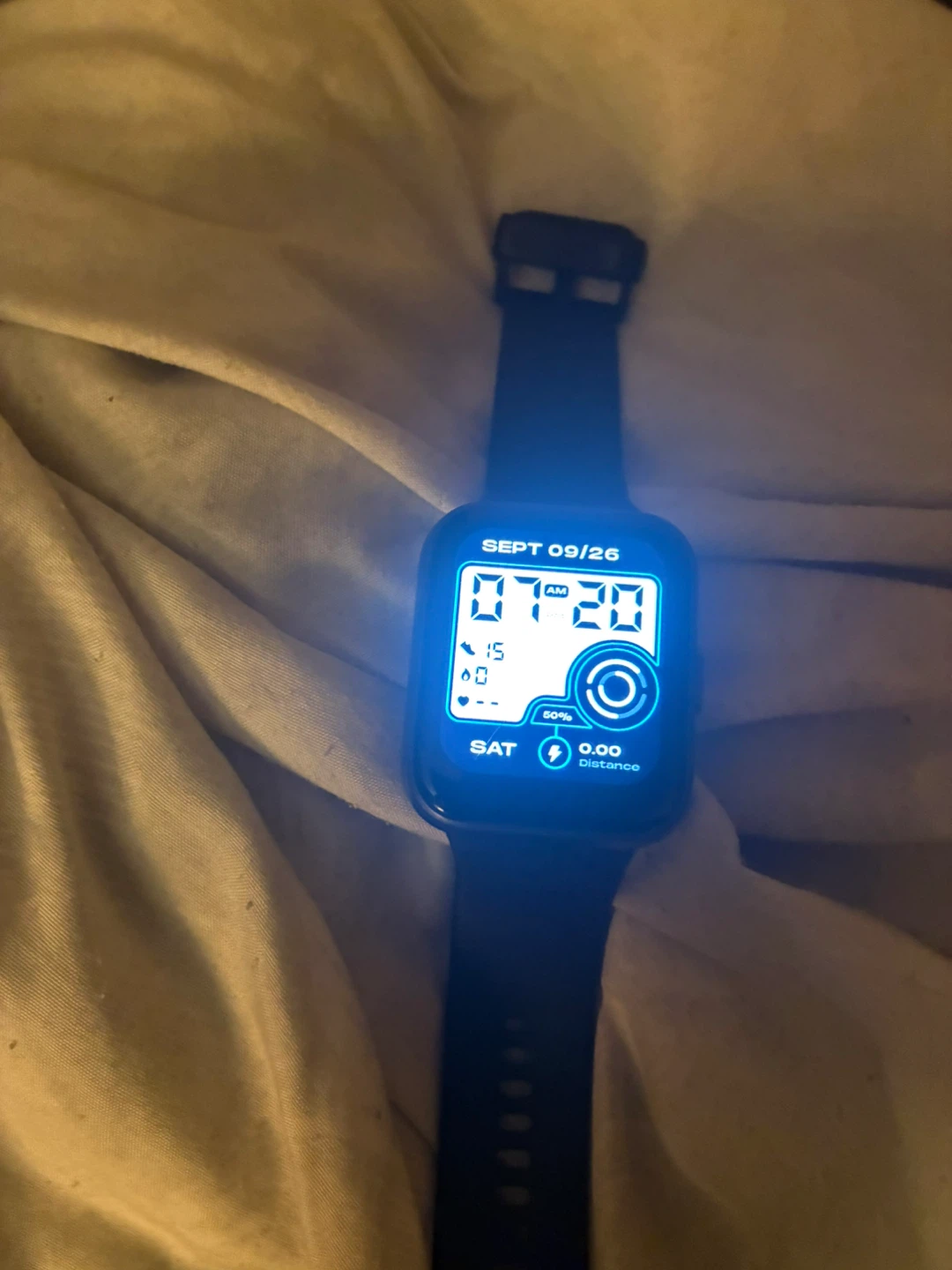 iD208 Smartwatch with black silicone strap