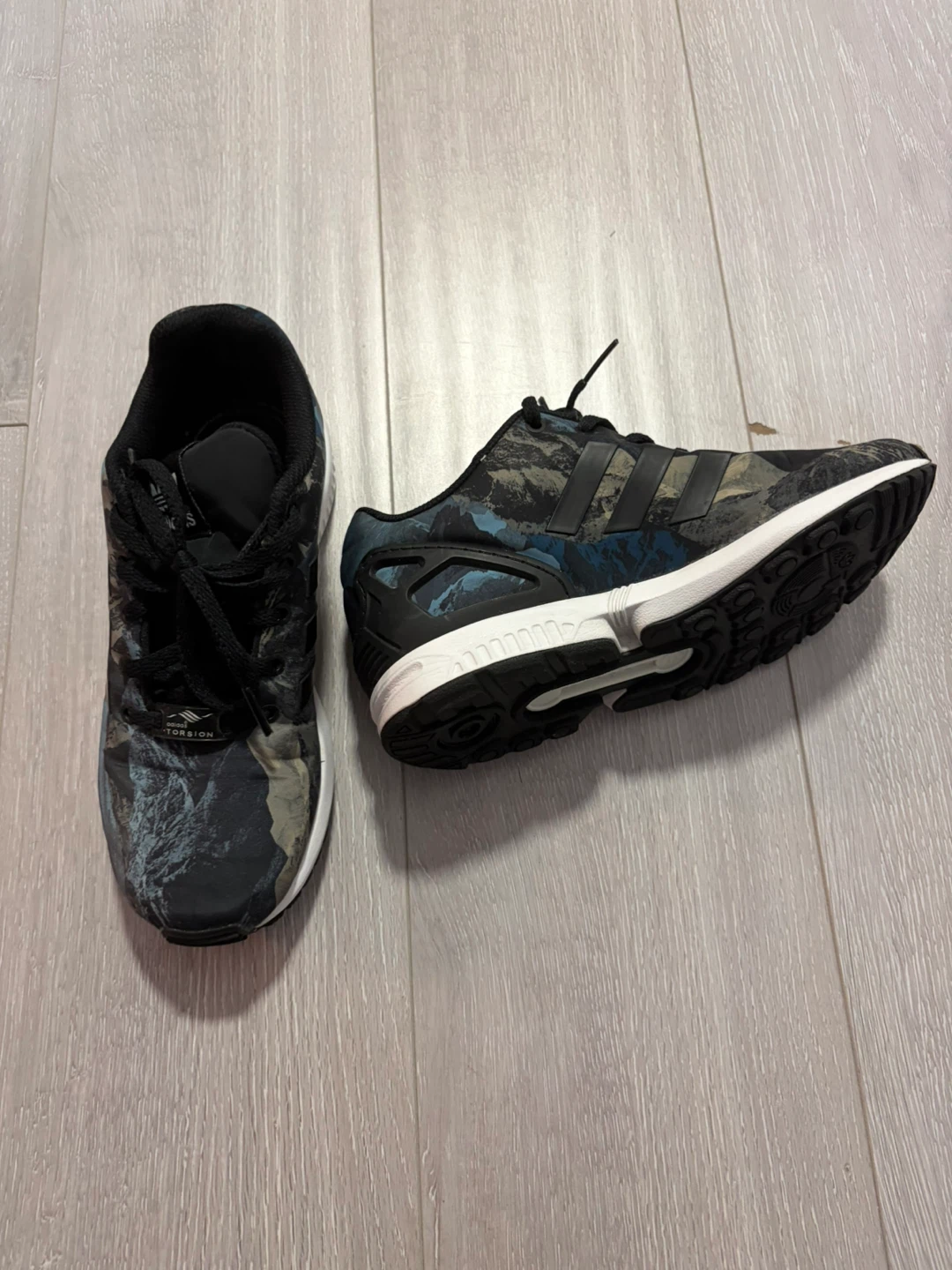 Kids ADIDAS running shoes - photo 2