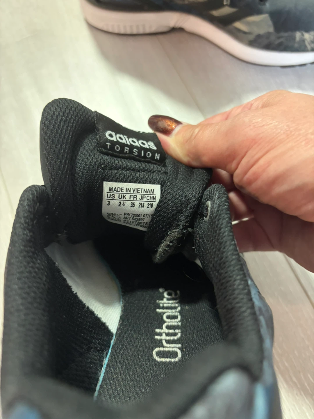 Kids ADIDAS running shoes - photo 4