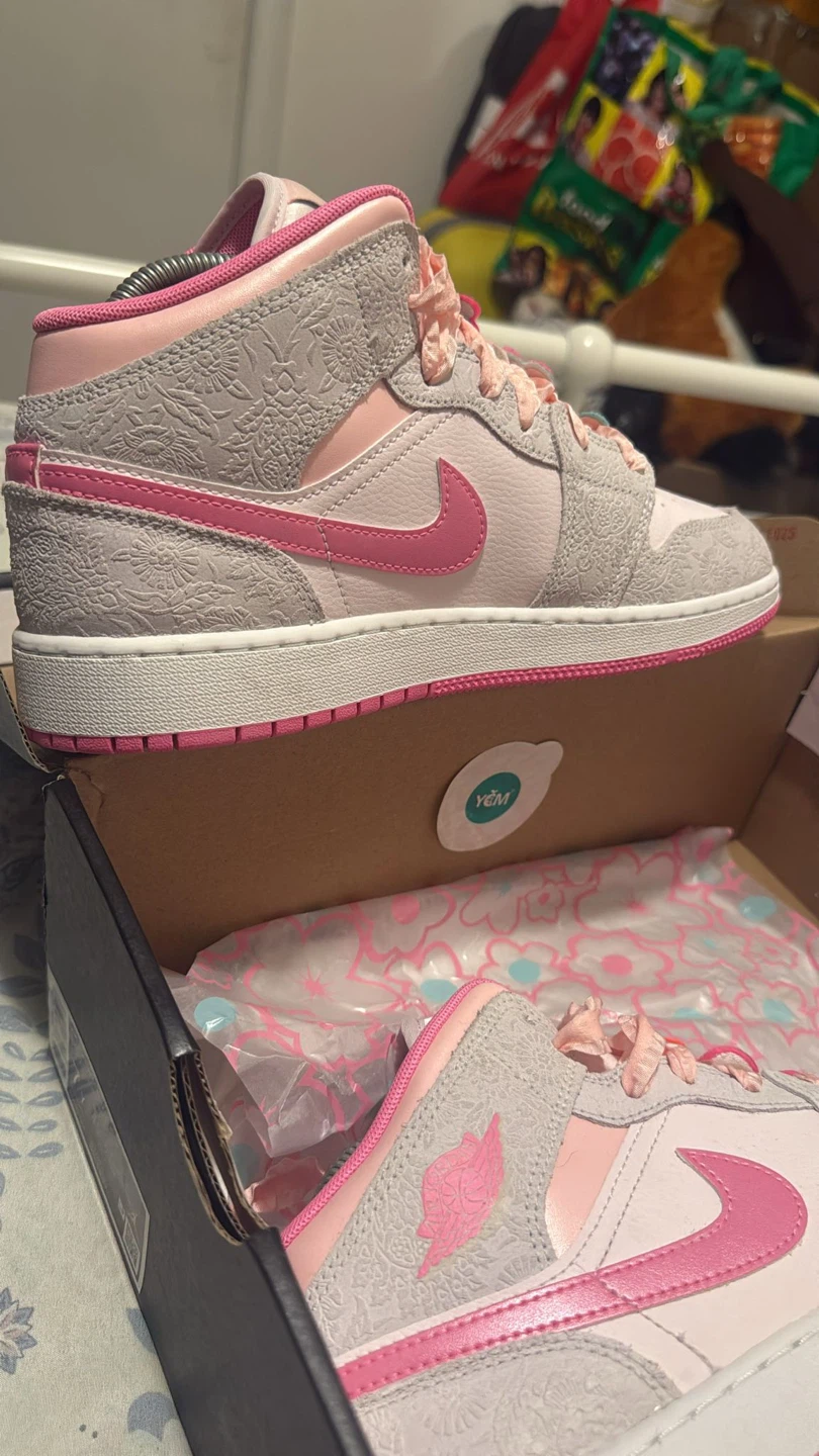 Nike Air Jordan 1 Mid Floral Pink - photo 2