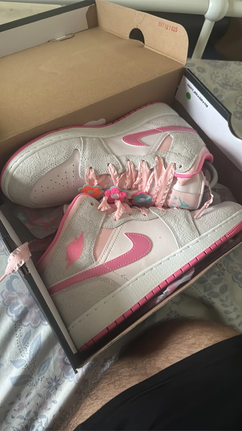 Nike Air Jordan 1 Mid Floral Pink