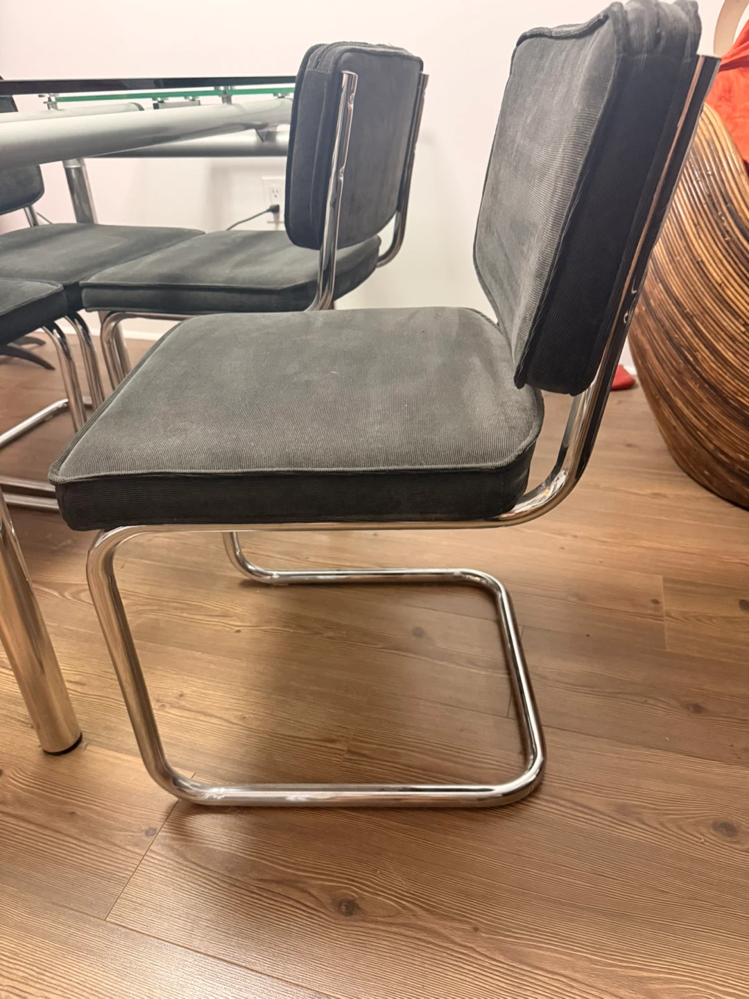 ✨ MODERN GLASS DINING SET — 4 CHAIRS + EXTENDABLE TABLE ✨ - photo 5