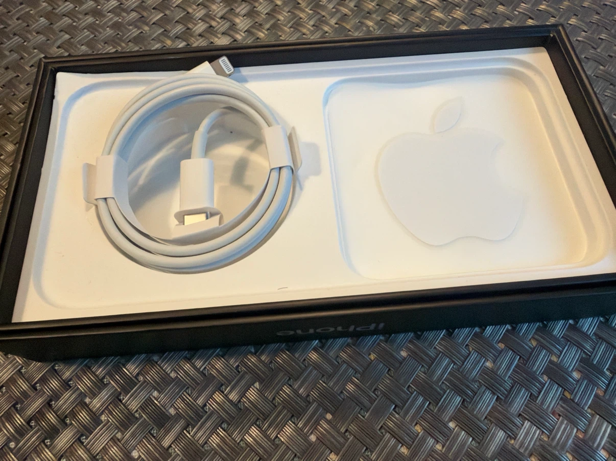 Apple USB-C to Lightning Cable - photo 3