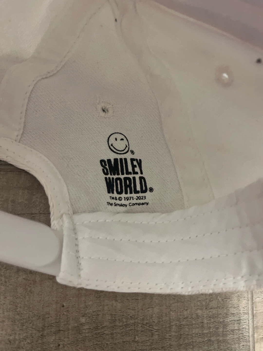 Smiley World White Baseball Cap - photo 4