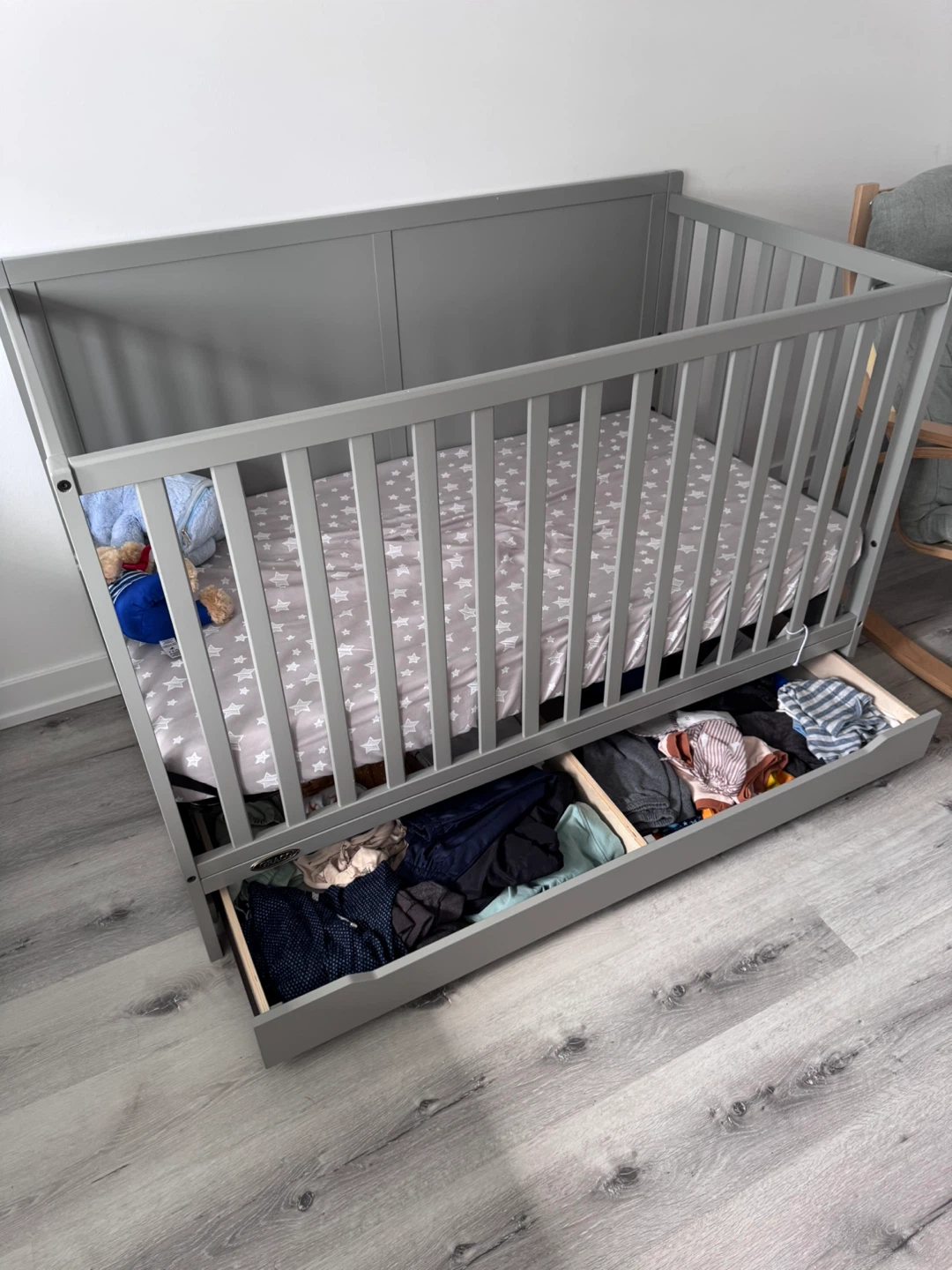 Graco Baby Crib with Storage Drawer - photo 2