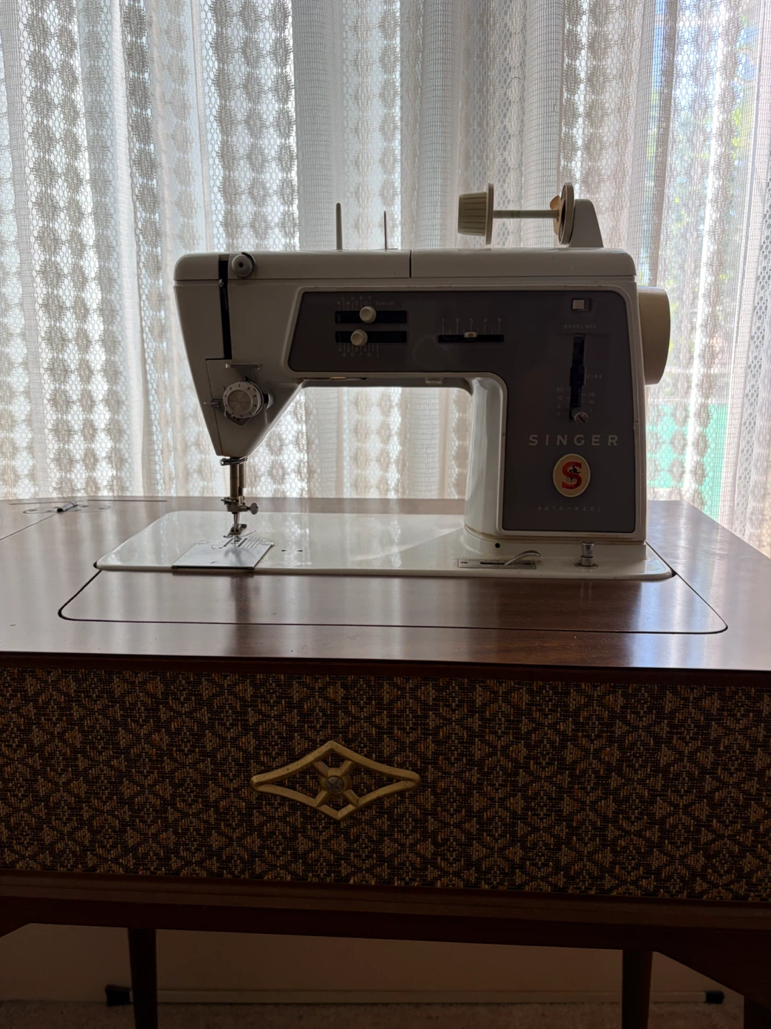 Singer Touch & Sew Model 600 Sewing Machine in Cabinet